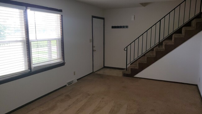 Building Photo - 3109 Pioneer Dr