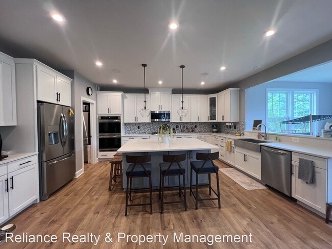 Building Photo - 5 br, 3.5 bath House - 8633 Belle Grove Way