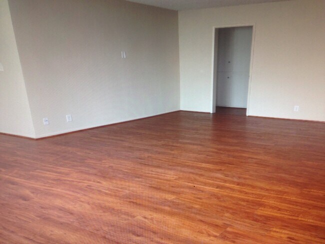 Building Photo - 309 Cornell Dr