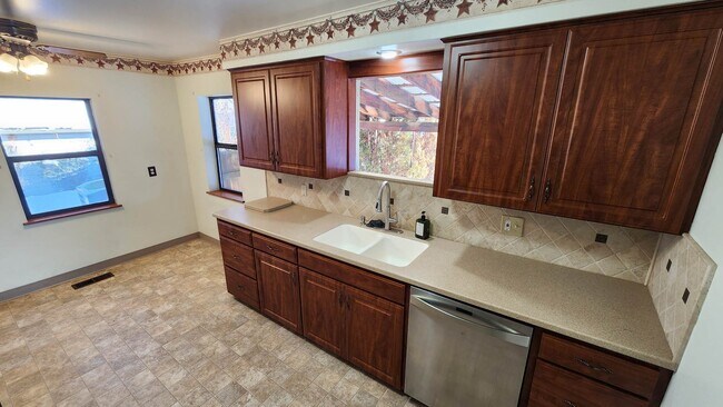 Foto del edificio - 4516 N Standard St