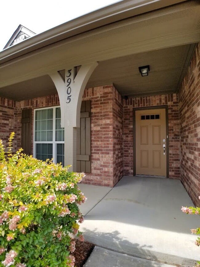 Building Photo - 3 Bed | 2 Bath in Jenks!