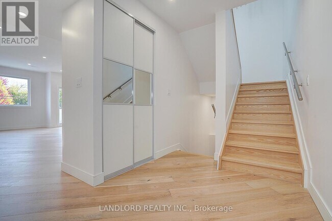 Photo du bâtiment - 1344 Pape Ave