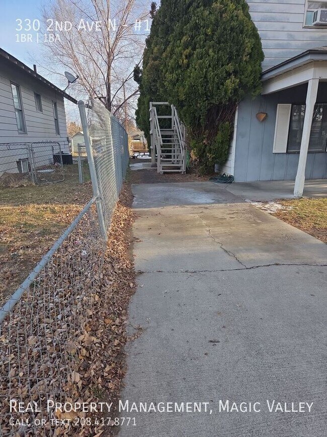 Foto del edificio - 330 2nd Ave N