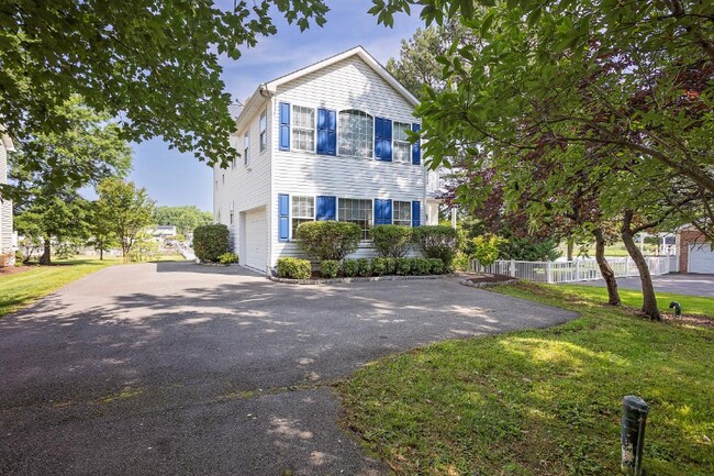 Building Photo - 2613 Cecil Dr