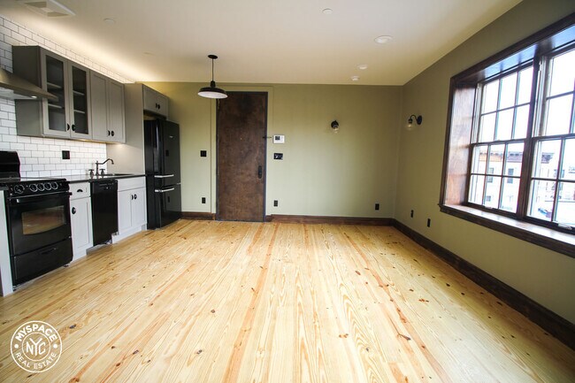 Building Photo - 26 Newel St