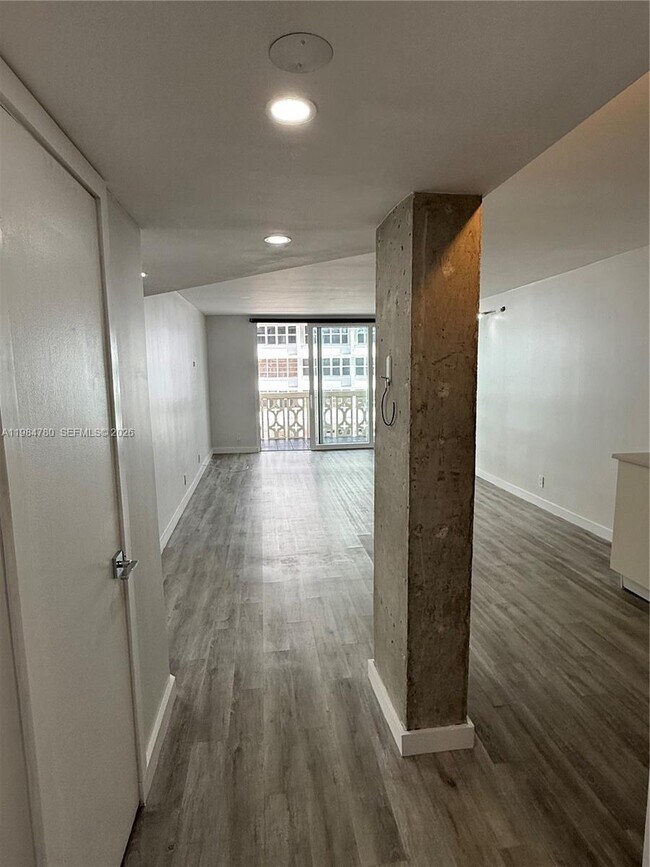 Foto del edificio - 1825 S Ocean Dr