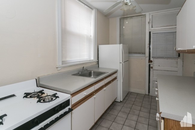Foto del edificio - 5208 N Damen Ave