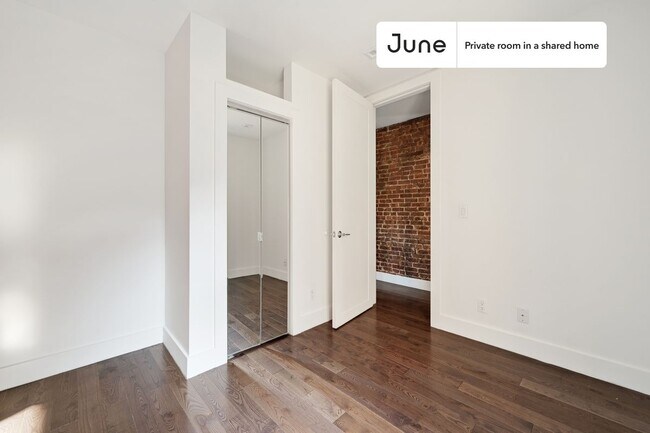 Foto del edificio - Private bedroom in 4 bed/2 bath Home