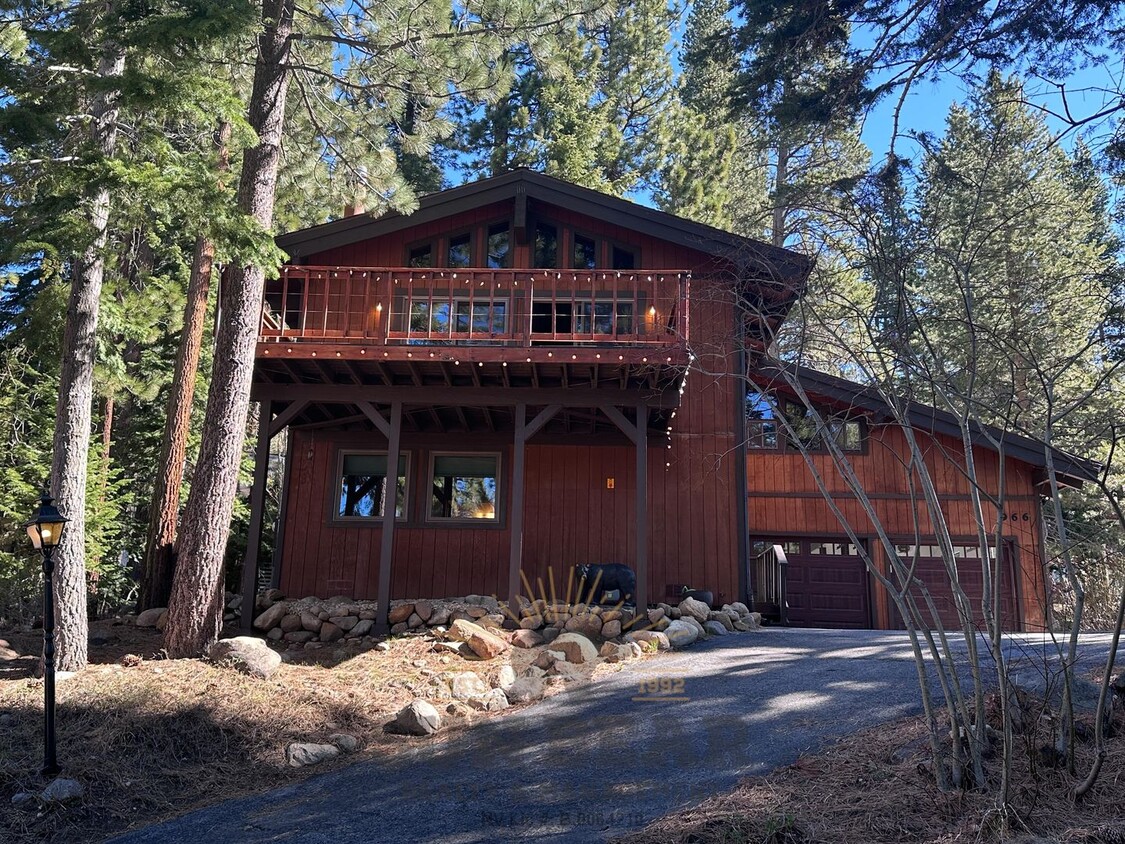 Foto principal - Spacious 3 Bed, 3.5 Bath Home with Forest ...