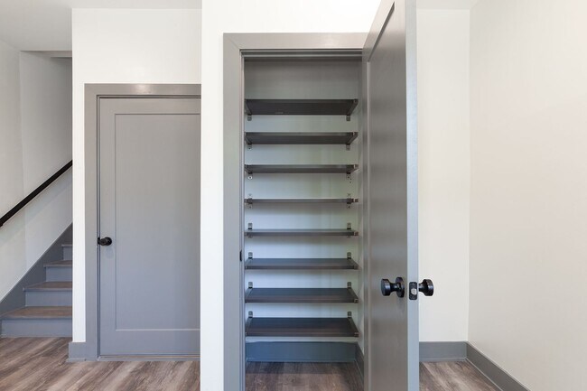 Foto del edificio - Beautiful 2bd/2.5ba Contemporary Townhome ...