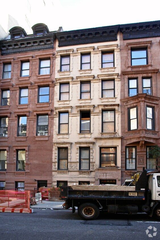 Building Photo - 131 W 70th St