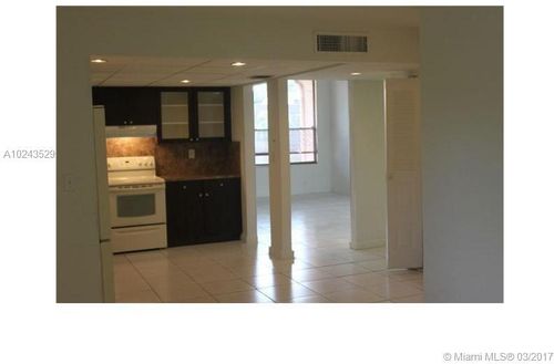 Building Photo - 653 N University Dr