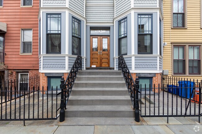Entrance - 350 8th St