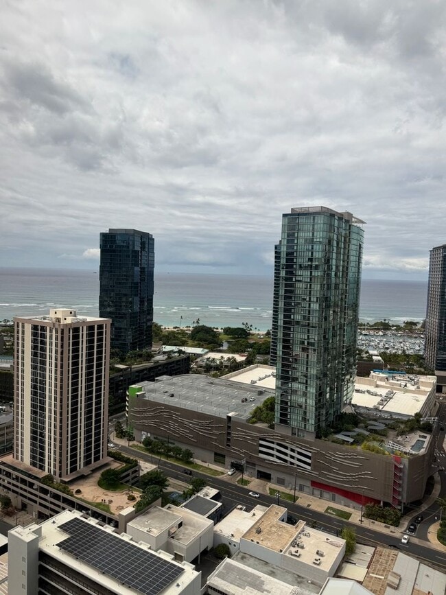 Building Photo - 1009 Kapiolani Blvd