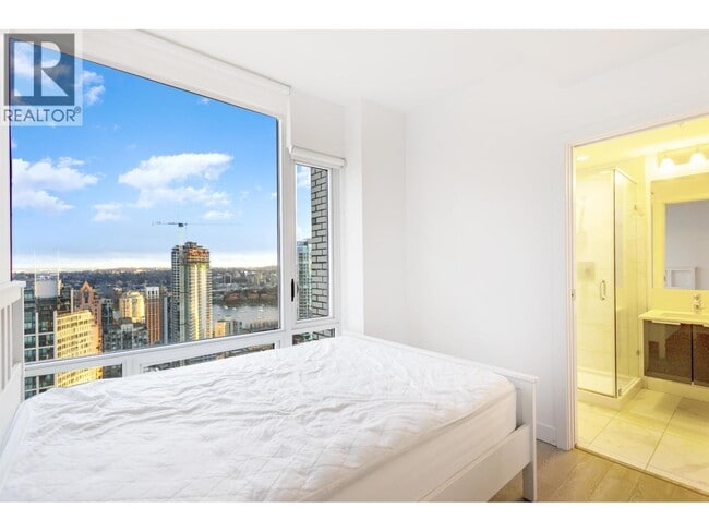 Building Photo - 1283 Howe St