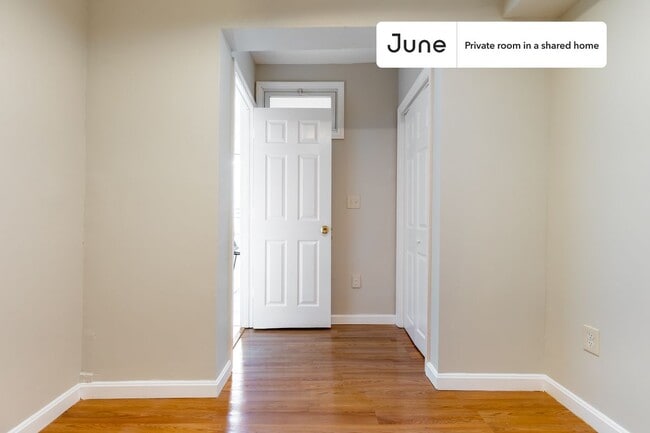 Building Photo - Room in Shared 2 bed/1.5 bath home