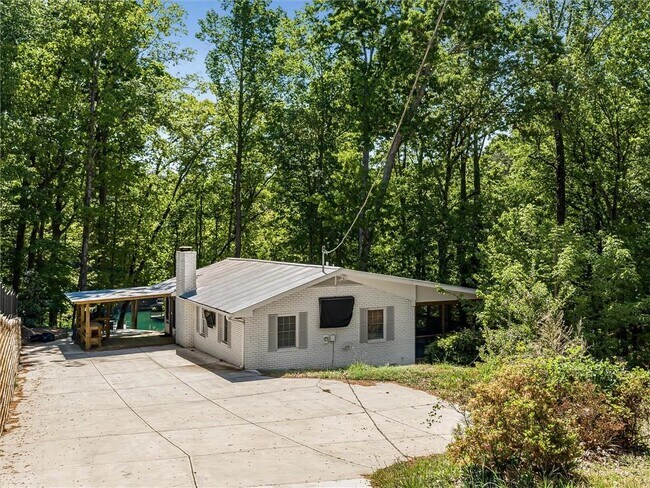 Foto del edificio - 6265 Lakeview Dr