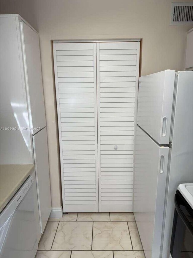 Foto del edificio - 4085 NW 87th Ave
