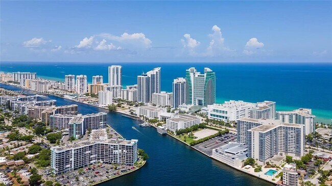 Foto del edificio - 1000 Parkview Dr