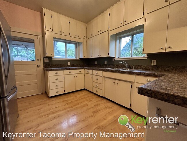 Foto del edificio - 3 br, 1 bath House - 830 N Fife St