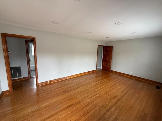 Building Photo - 104 Marable St