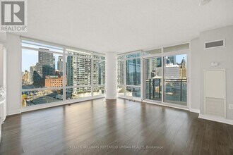 Building Photo - 705-4k-94K Spadina Ave.