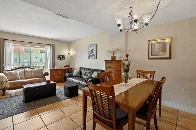 Foto del edificio - 6703 N Kendall Dr