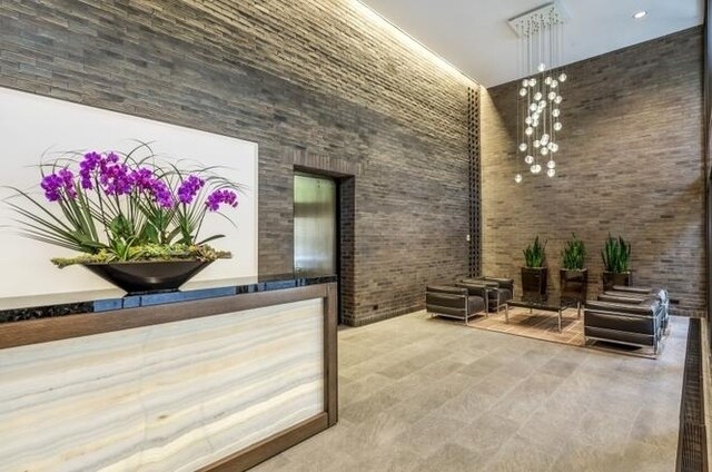 Foto del edificio - 2650 N Lakeview Ave