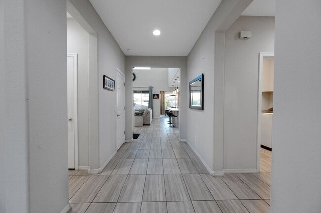 Foto del edificio - 8956 W Marshall Ave