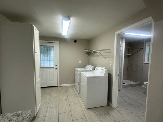 Building Photo - Updated 3 Bedroom Home With Washer And Dryer Included