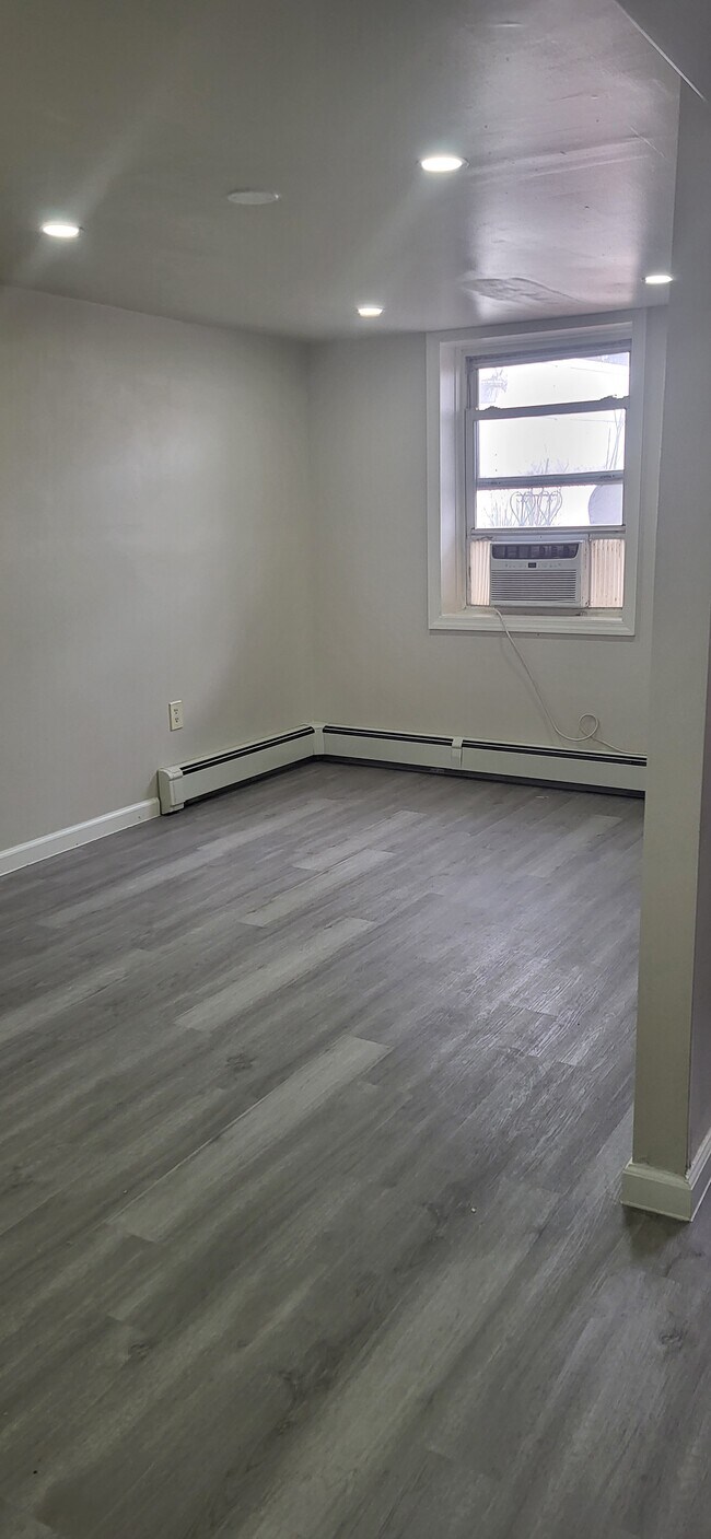 Foto del edificio - 1843 E 51st St