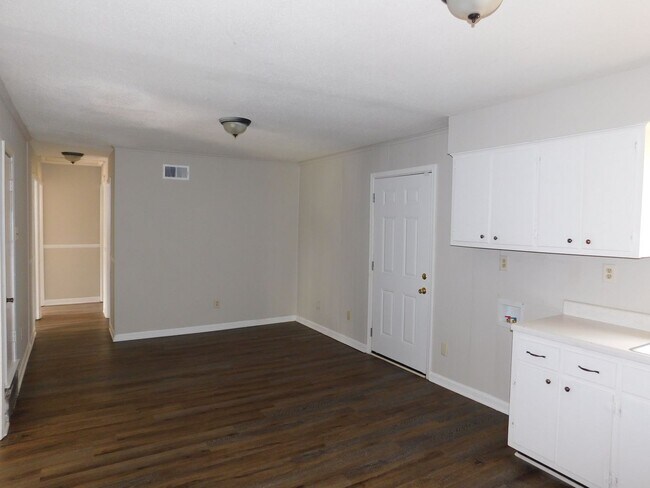 Building Photo - 2580 Valleybrook Rd