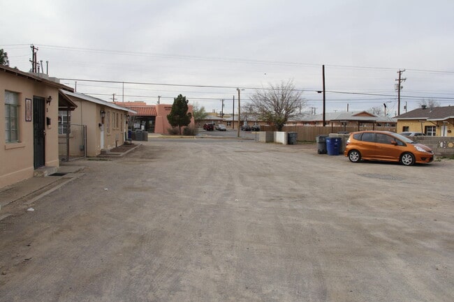 Foto del edificio - 8907 Old County Dr