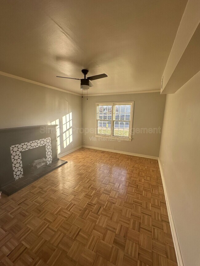 Foto del edificio - 3713 N Lee Ave