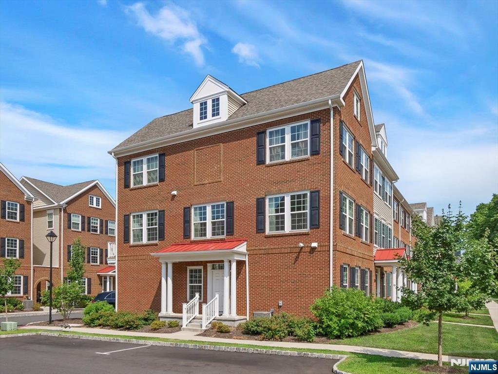 Foto principal - 106 W Ramsey Terrace