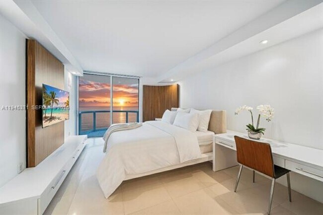 Foto del edificio - 6365 Collins Ave