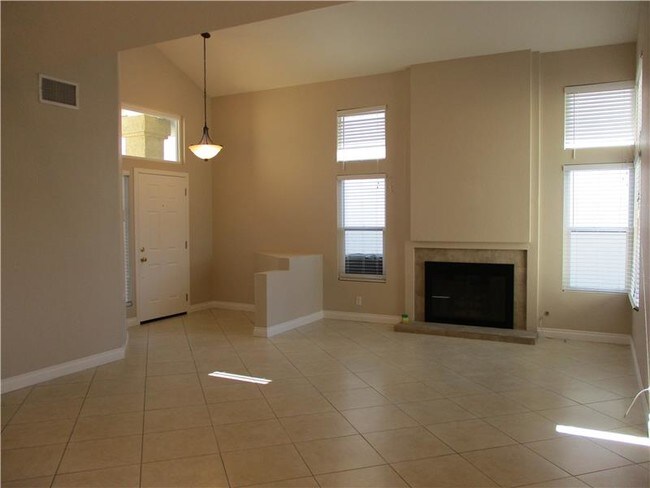 Building Photo - 21 St Thomas