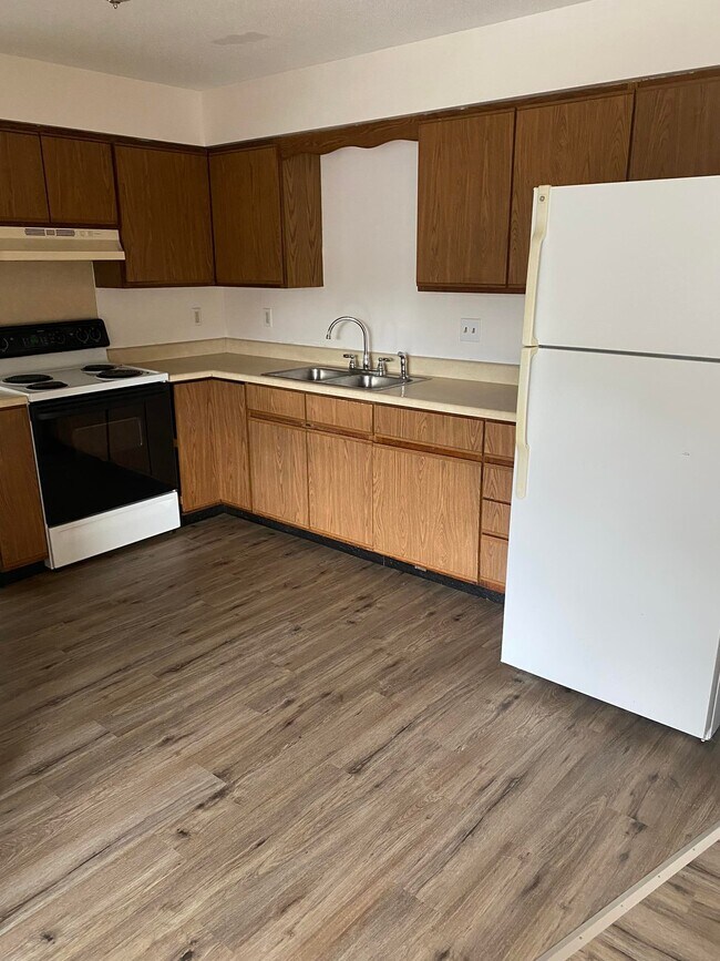 Kitchen - 551 Maine Ave