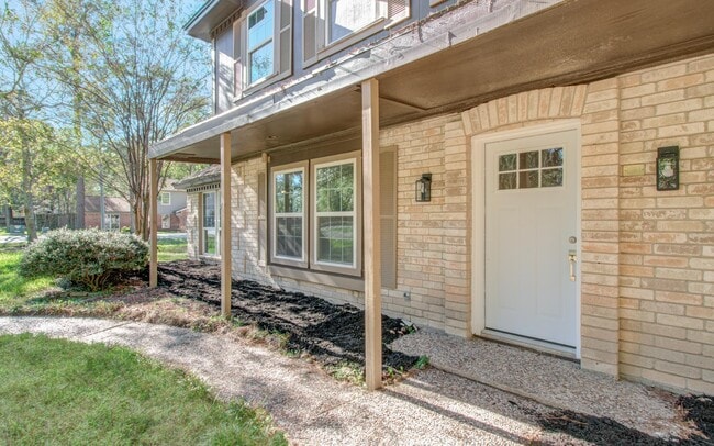 Building Photo - 591 River Plantation Dr