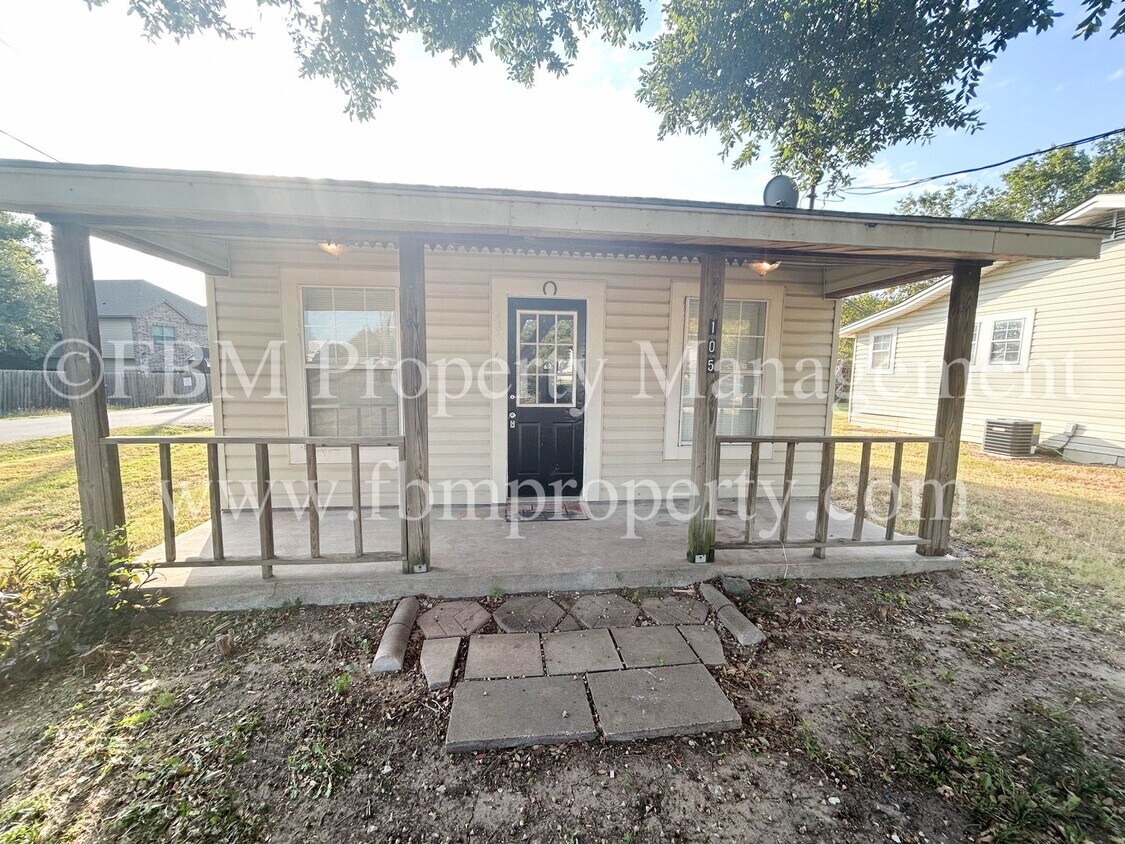 Foto principal - 105 E Margurite Ln