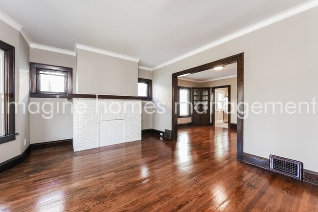 Building Photo - 1327 Lakewood Ave