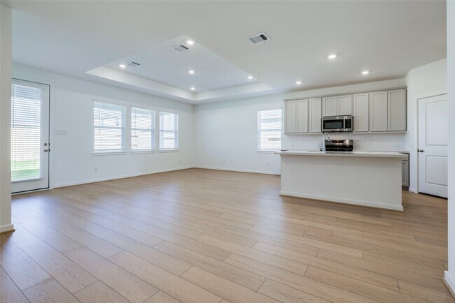 Building Photo - 9711 Westminster Mnr Dr