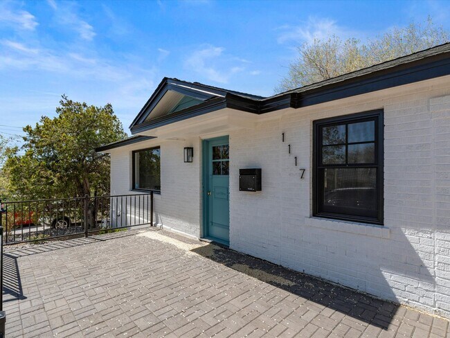 Foto del edificio - 2 bed, 1 bath with built in office near UNR