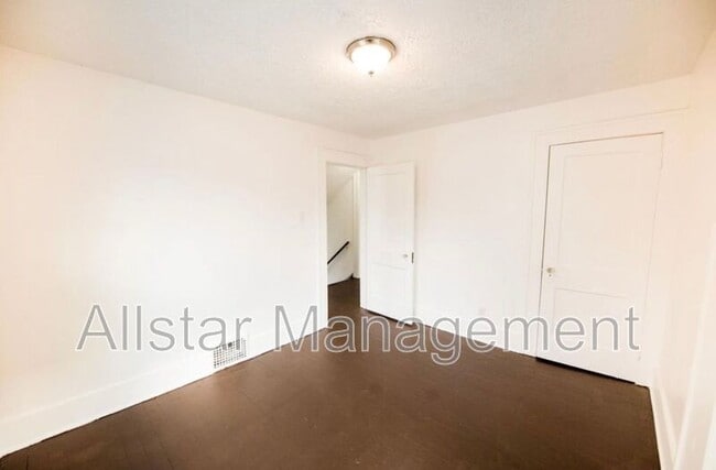 Foto del edificio - 284 Gordon Dr