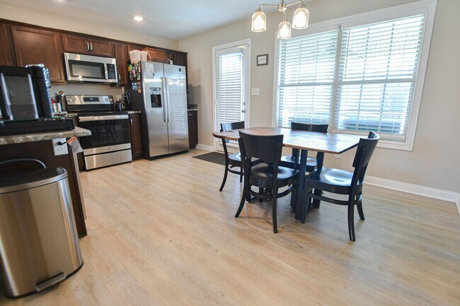 Foto del edificio - Pet Friendly Four Bedroom with Basement!
