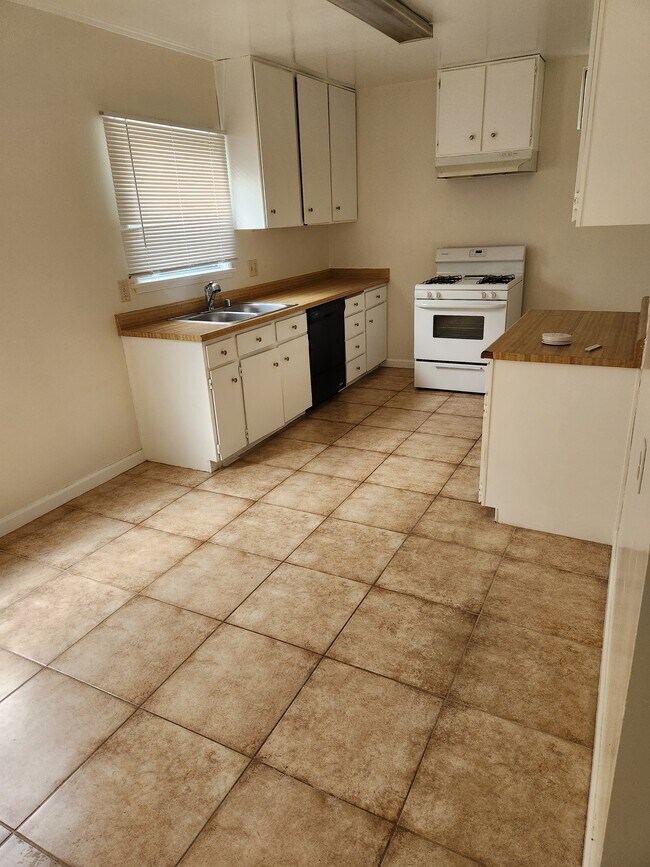 Foto del edificio - 14460 Dickens St