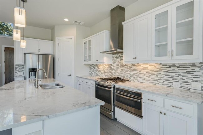 Building Photo - 613 Baylee Love Ln E