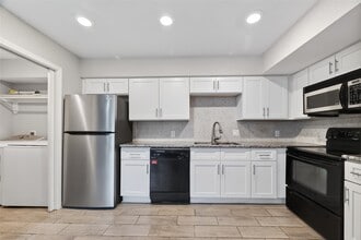 Building Photo - 1710 Good Day Dr