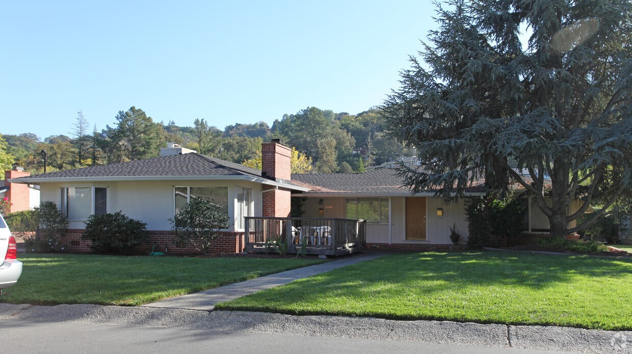 Foto del edificio - 3645 Mosswood Dr