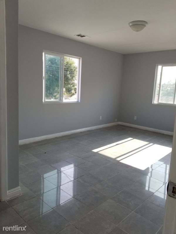 Building Photo - 4 br, 2 bath Apartment - 841 W 76th St